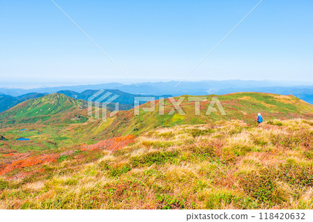Climbing Mt. Yakeishi in autumn (peak of Mt. Yakeishi): View towards Mt. Minami Honnai and Mt. Mokko 118420632