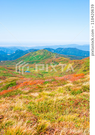 Climbing Mount Yakeishi in autumn (mountain summit): View of Mount Yakeishi and Mount Mokko 118420639