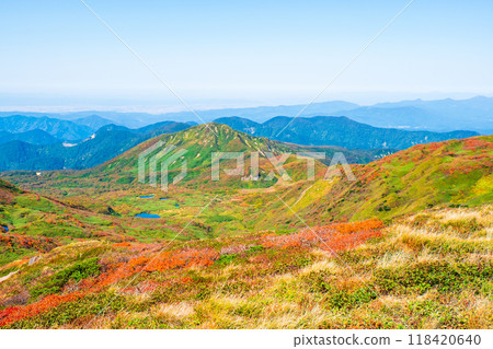 Climbing Mount Yakeishi in autumn (mountain summit): View of Mount Yakeishi and Mount Mokko 118420640