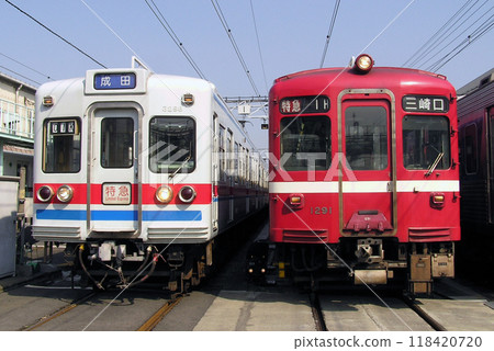 Keisei Electric Railway 3200 series and Keikyu Electric Railway old 1000 series side by side Keisei Electric Railway 3200 series and Keikyu Electric Railway old 1000 series side by side 118420720