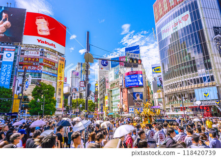 日本東京城市景觀紺野八幡宮一年一度的節慶......常磐松町協會的神轎。入境旅遊繼續…繁華的澀谷=第15名 118420739
