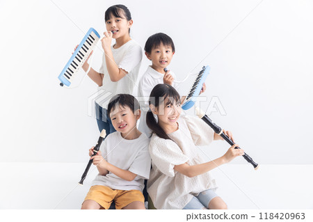 Elementary school students with musical instruments music class Elementary school students with musical instruments music class 118420963