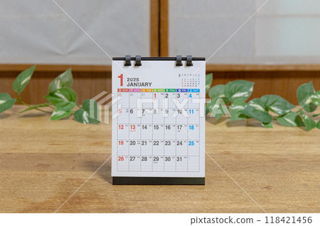 January 2025 desk calendar 118421456