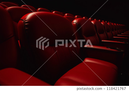 電影院豪華紅色座椅的特寫 電影院豪華紅色座椅的特寫 118421767