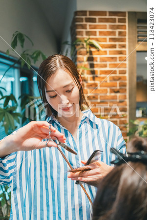 女理髮師 118423074