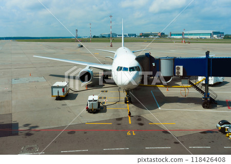 Preparing an airliner for a flight 118426408