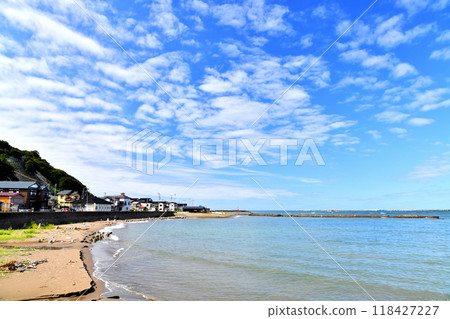 從出雲崎海遊廣場附近眺望出雲崎漁港（新潟縣出雲崎町） [2024.9] 118427227