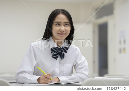 Female high school students studying Photography cooperation: Ariake College of Education and Arts Female high school students studying Photography cooperation: Ariake College of Education and Arts 118427442