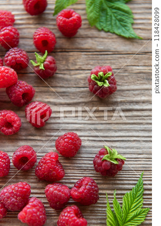Fresh organic ripe raspberry Fresh organic ripe raspberry 118428099