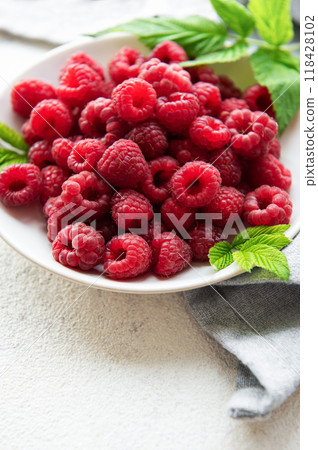 Fresh organic ripe raspberry Fresh organic ripe raspberry 118428102