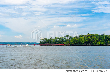 I took a sightseeing boat tour around Matsushima Bay on a solo trip to Sendai, and the weather was great, making it a fantastic trip. I took a sightseeing boat tour around Matsushima Bay on a solo trip to Sendai, and the weather was great, making it a fantastic trip. 118428224