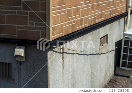 High foundation for housing 118428508