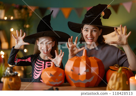 Happy family preparing for Halloween. 118428513