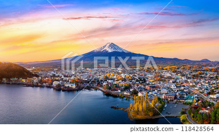 Fuji mountain and Kawaguchiko lake at sunrise, Autumn seasons Fuji mountain at yamanachi in Japan. 118428564