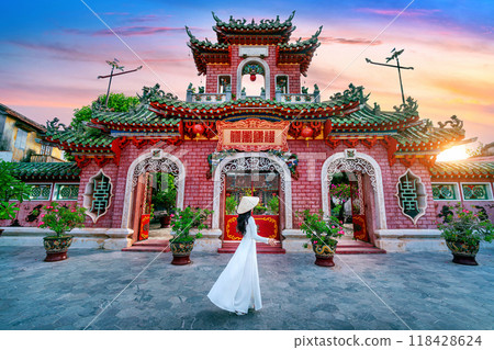 Tourist walking at Fukian Assembly Hall in the Hoi An ancient town, Vietnam. 118428624