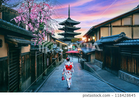 Asian woman wearing japanese traditional kimono at Yasaka Pagoda  118428645
