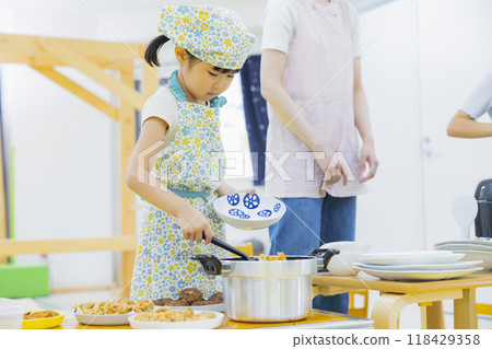 食教烹飪培訓形象 118429358