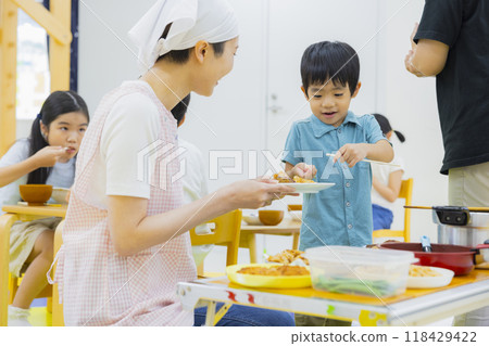 Food education: Cooking class image Food education: Cooking class image 118429422