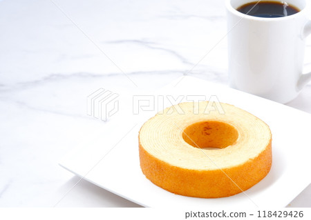 Enjoy a coffee break with delicious Baumkuchen and freshly brewed coffee. 118429426