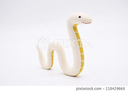 白色背景上的蛇裝飾品蛇年新年賀卡材料 118429668