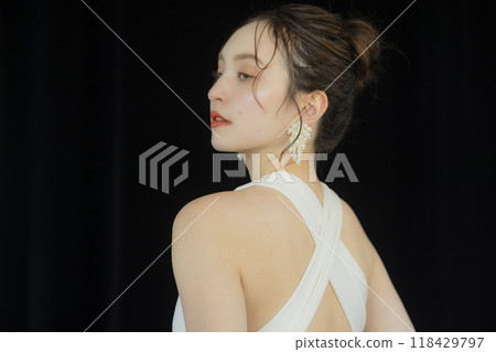 A young woman in a wedding dress 118429797