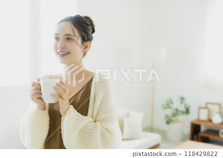 A woman drinking hot drinks 118429822