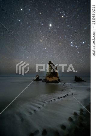 Meoto Iwa and Orion in early autumn Meoto Iwa and Orion in early autumn 118430212