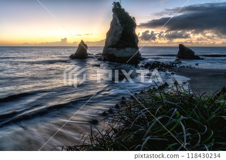 沐浴著清晨陽光的小島 沐浴著清晨陽光的小島 118430234