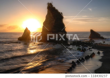 A small island bathed in the morning sun A small island bathed in the morning sun 118430237