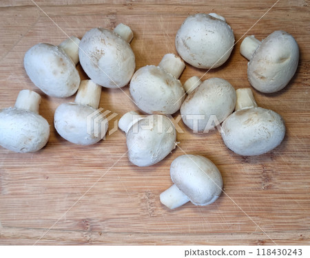 Button mushrooms 118430243