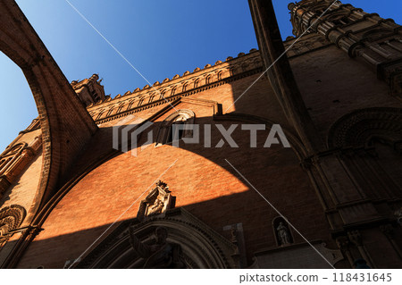Gothic Architecture of Palermo Cathedral with Dramatic Shadows Gothic Architecture of Palermo Cathedral with Dramatic Shadows 118431645
