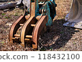 A shovel car that excavates earth 118432100