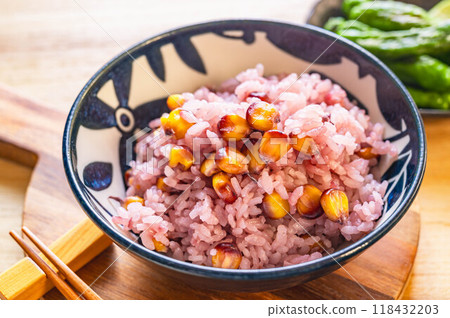 Red corn rice 118432203
