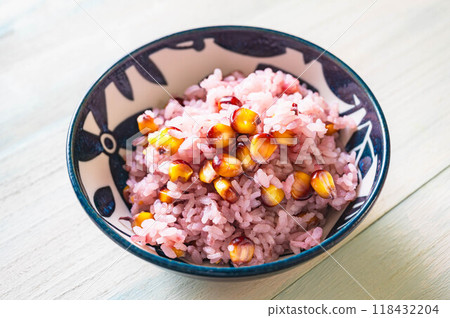 Red corn rice 118432204