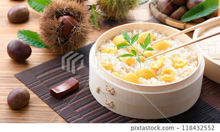Autumn taste: Chestnut rice in a bento box 118432552