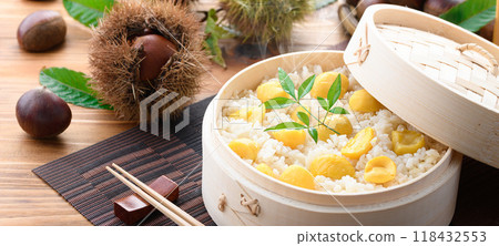 Autumn taste: Chestnut rice in a bento box 118432553