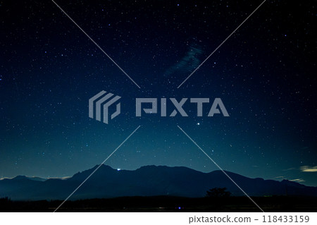 View of Yatsugatake, the starry sky and the lights of mountain huts from Nobeyama Highlands 118433159