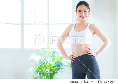 Young woman on a diet in the living room 118436162