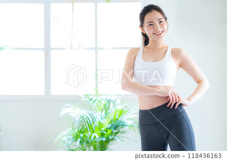 Young woman on a diet in the living room 118436163