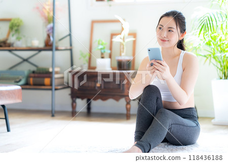 Young woman on a diet in the living room 118436188