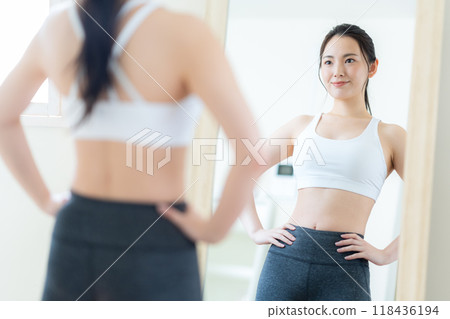 Young woman on a diet in the living room 118436194