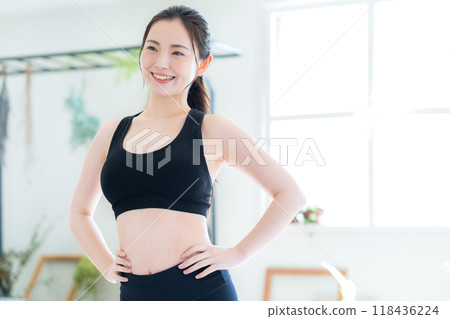 Young woman on a diet in the living room 118436224