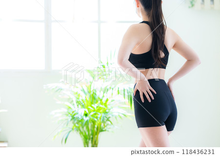 Young woman on a diet in the living room 118436231