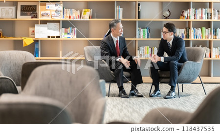 做生意的商人談話 118437535