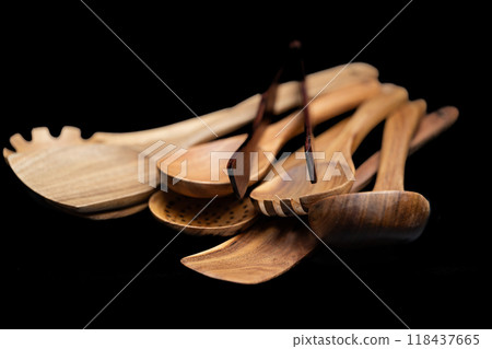 wooden kitchen spatulas isolated 118437665