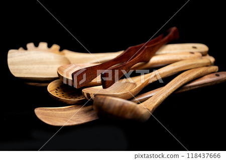 wooden kitchen spatulas isolated 118437666