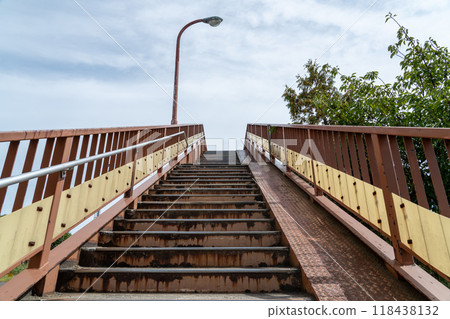 Footbridge 118438132