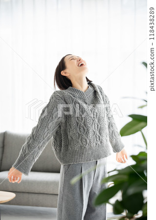 一個在客廳長大的女人 118438289