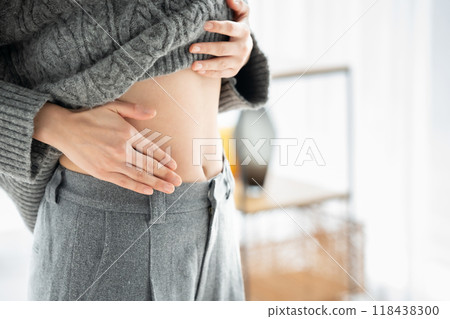 女人摸她的胃、飲食、手 118438300