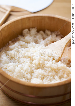 Vinegared rice mixed in a rice bowl 118439015
